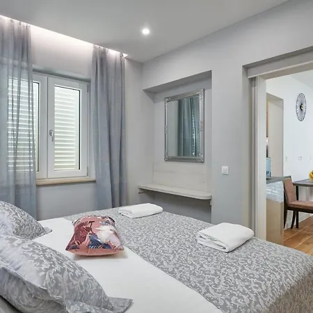 Newly Renovated Apt. Near To Entrance To Old Town 아파트