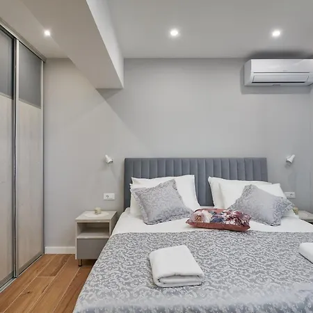아파트 Newly Renovated Apt. Near To Entrance To Old Town