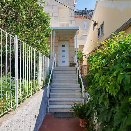 Newly Renovated Apt. Near To Entrance To Old Town 아파트